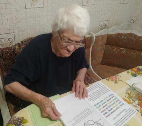 Медицинская сестра провела занятие по профилактике деменции