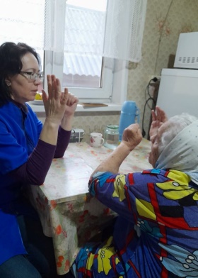 Занятие по нейрогимнастике с получателями социальных услуг
