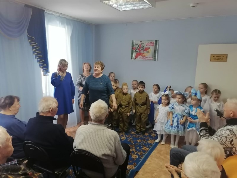 Поздравление жителей отделения 