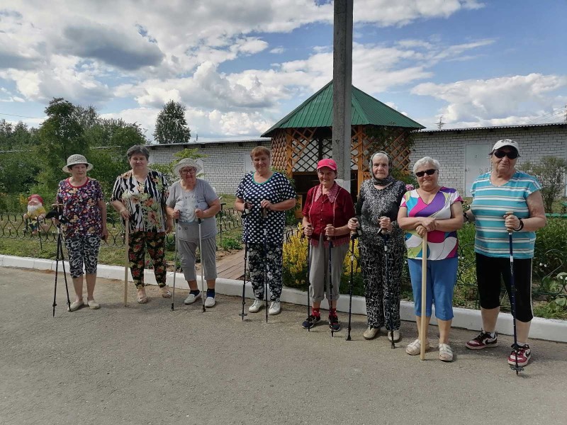 Клуб по скандинавской ходьбе 