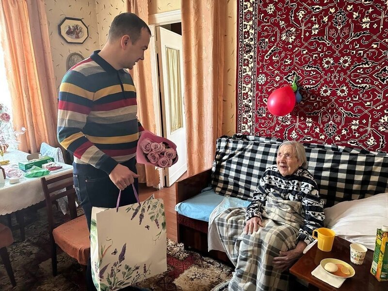 Поздравление с юбилеем получателя социальных услуг