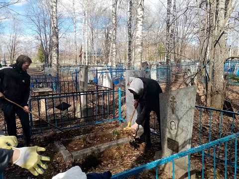 Приняли участие в благоустройстве места захоронения участника Великой Отечественной войны