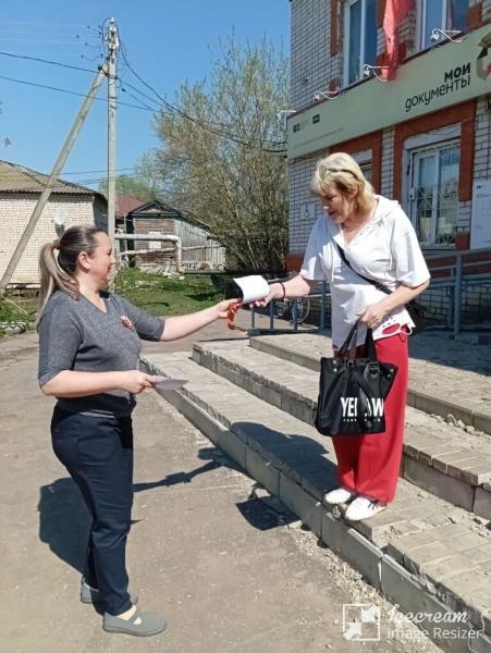 Сердцем к подвигу: сотрудники КЦСОН присоединились к акции «Георгиевская лента»