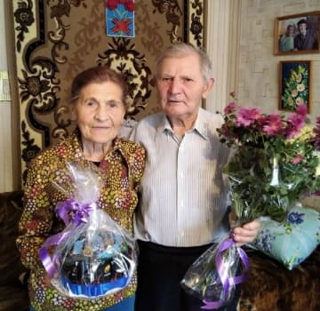 Супруги Ежовы Владимир Карпович и Валентина Владимировна отметили железную свадьбу.