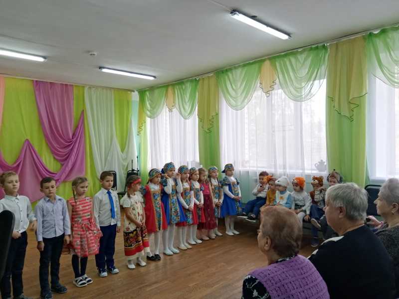 Выступление детей детского сада «Ласточка»