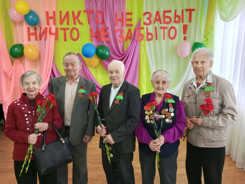 Праздничный концерт коллективом Районного организационно-методического центра МБУК «ТДО», посвященного празднованию Дня Победы.