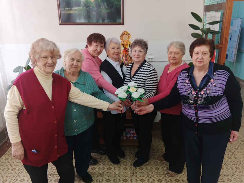 «Роза» из ватных дисков